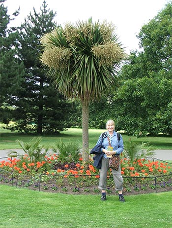  With a New Zealand grinning gardener! 