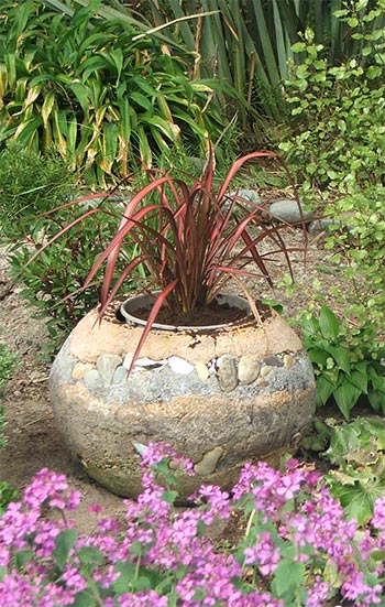  This pot is by Rooster Bridge. 