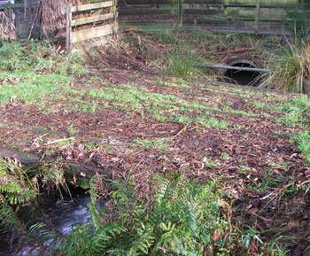  Railway sleepers, sinking... 