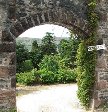  I drove through the archway to the car park. 