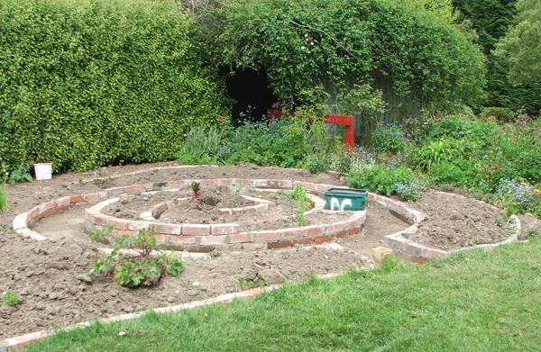 Now the walls and the spiral in the middle need to go higher. Now the walls and the spiral in the middle need to go higher.