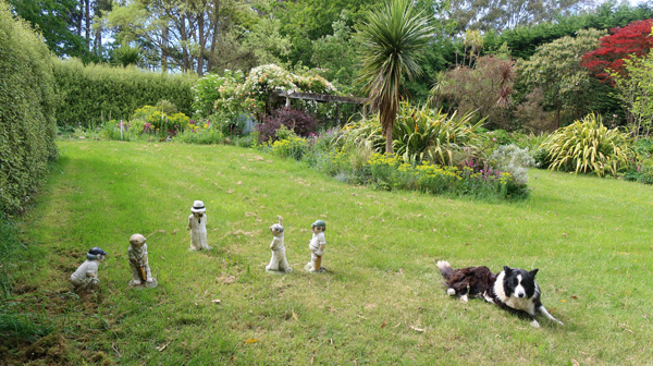  Oops. A fielder is missing and the umpire is in the wrong place. 