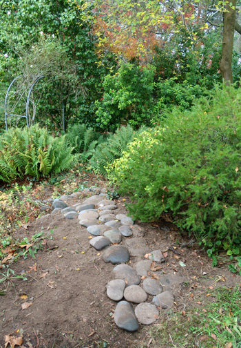  Now I have to plant the edge and dig the stones in a bit. 
