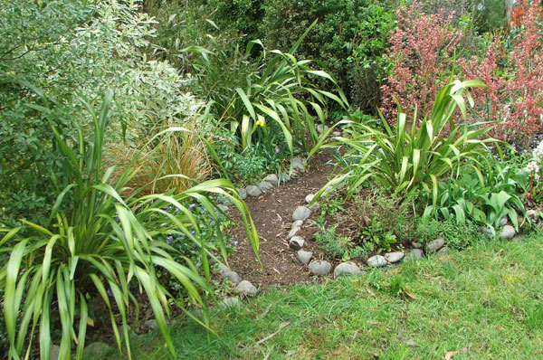  One of the ways into this leafy garden. 