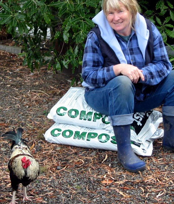  Poultry can contribute to compost-making. 