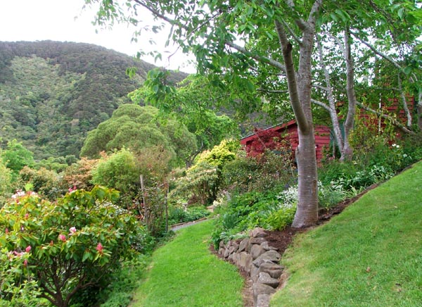  A garden in a hidden valley. 