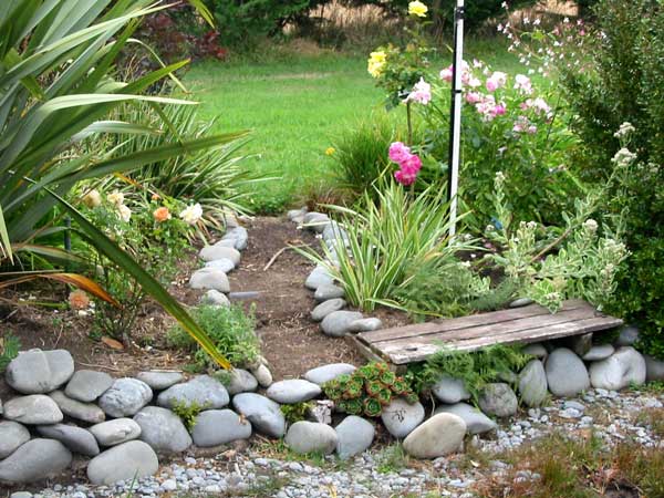 The Dog Path by the water is now sensibly joined to the lawns. The pink rose to the left is Pink Iceberg. The Dog Path by the water is now sensibly joined to the lawns. The pink rose to the left is Pink Iceberg.