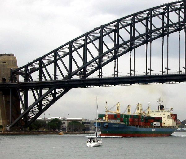  Those tiny stick-like specks at the top of the bridge are people! 