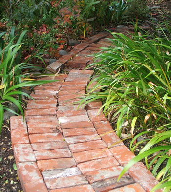 QUIKRETE&#174; - WalkMaker&#174; - Running Bond Brick Pattern